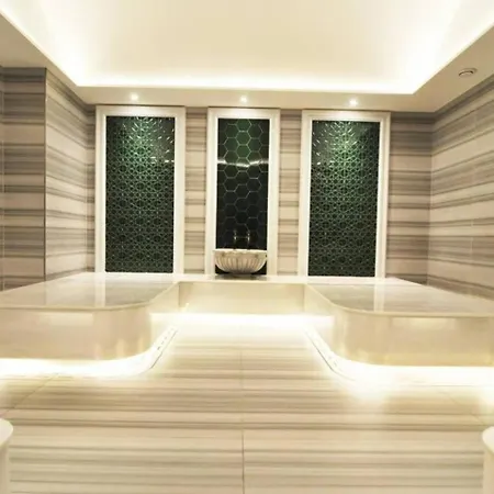 Bright Lovely Deluxe 1bd Condopoolviews! #134 * Isztambul