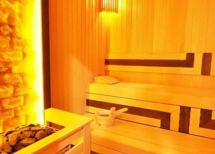 Vakantiehuis Bright Lovely Deluxe 1bd Condopoolviews! #134 Istanboel